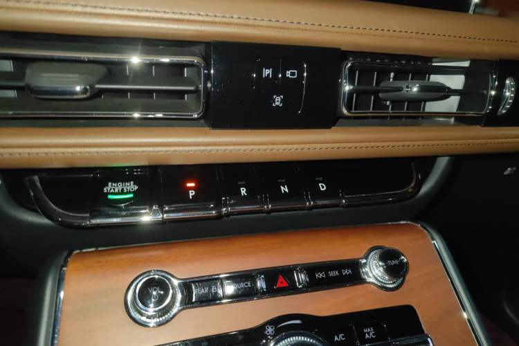 Used Lincoln Aviator 2022 3.0T V6 Four-Wheel Drive Luxury Edition Gear Lever