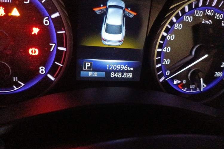 Used Infiniti Q50L 2016 2.0T Enjoyment Edition Odometer Close Up