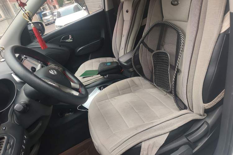 Used Hyundai ix35 2012 2.0L Automatic 4x4 Prestige Edition GLS Left Front Seat