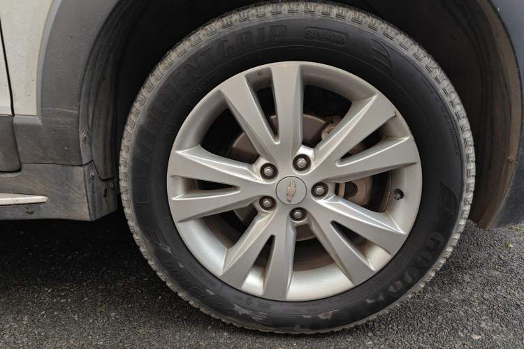 Used Chevrolet Captiva 2015 2.4L 4x4 Flagship Edition 7-Seater Right Front Wheel Hub