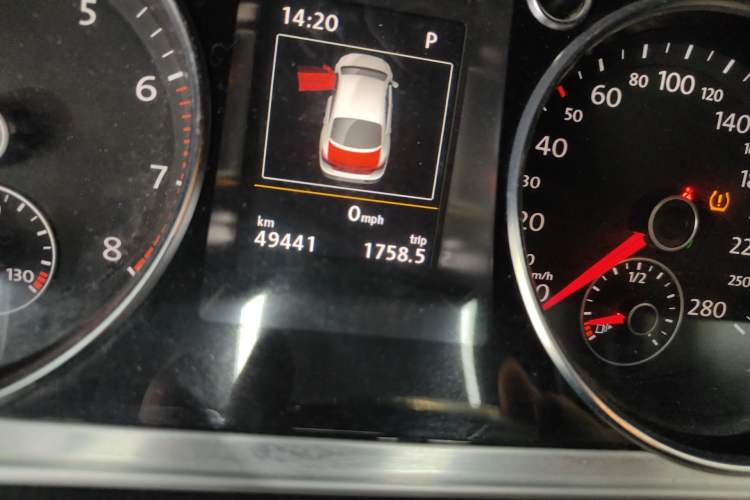 Used Volkswagen FAW-Volkswagen CC 2016 300TSI 25th Anniversary Edition Odometer Close Up