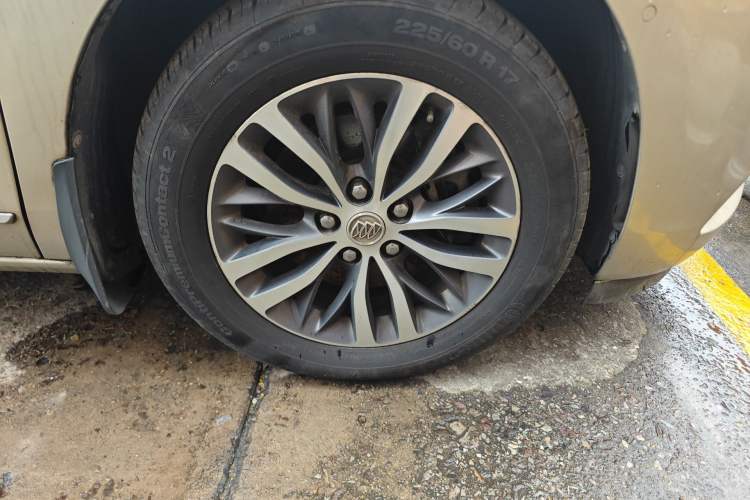 Used Buick GL8 2017 ES 28T Flagship Model China V Standard
