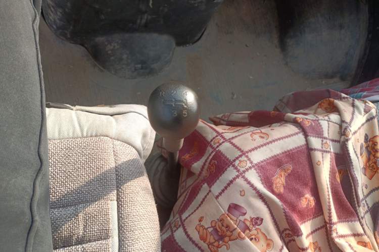 Used Iveco Daily 2020 2.8T V40 Cargo Van with Dual Tires Mid-Roof Design 3 Seats China V Emission Standard
