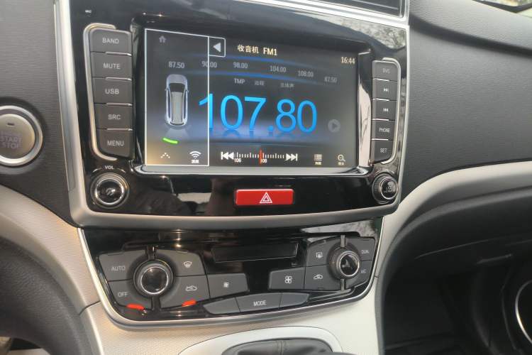 Used Haval M6 2019 1.5T DCT Two-Wheel Drive Value Edition China VI Standard Audio And AC Panel