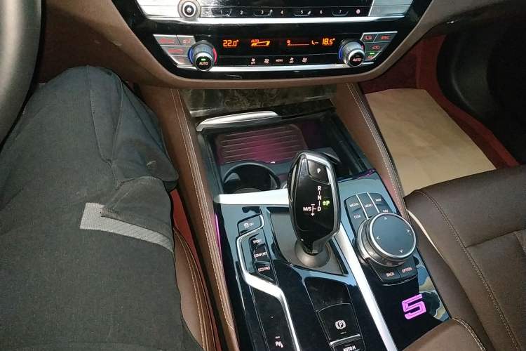 Used BMW 5 Series 2021 Facelifted 525Li M Sport Package Gear Lever