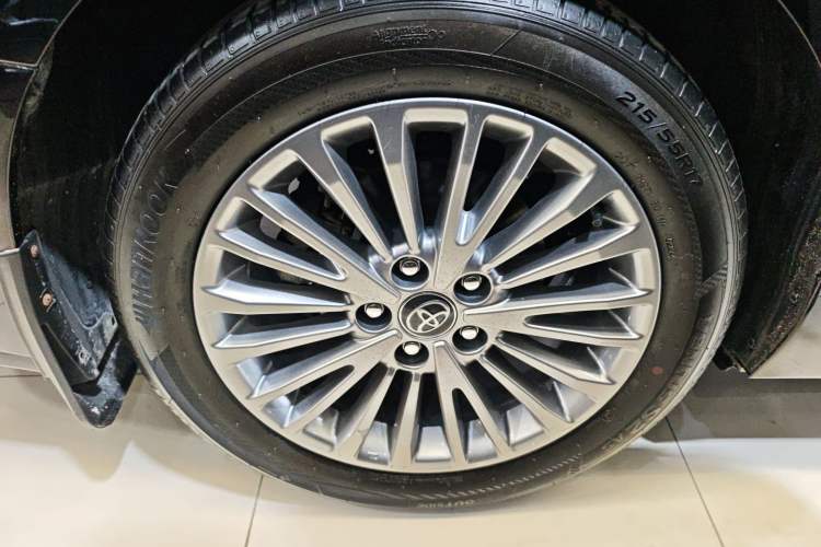 Used Toyota Camry 2024 Dual-Motor 2.0 HE Elite Edition