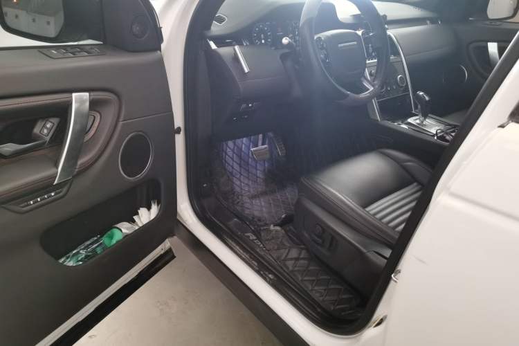 Used Land Rover Discovery Sport 2020 249 PS R-Dynamic Performance Tech Edition 7 Seats Driver Seat