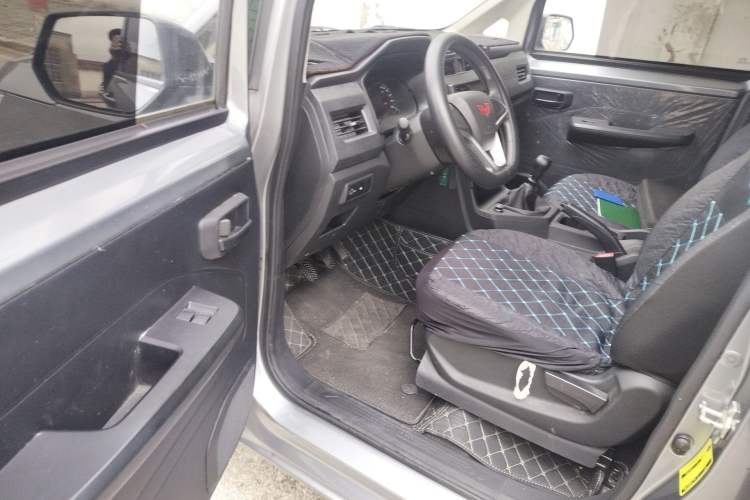 Used Wuling Zhengcheng 2022 2.0L Manual Entrepreneurial Version Driver Seat