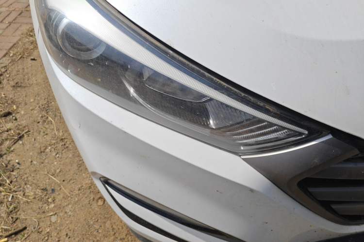 Used Hyundai Tucson 2015 1.6T Dual-Clutch Two-Wheel-Drive Smart Model Right Front Headlight