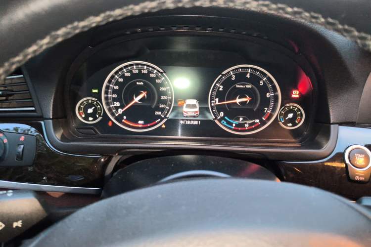 Used BMW 5 Series 2014 528Li Leading Model
