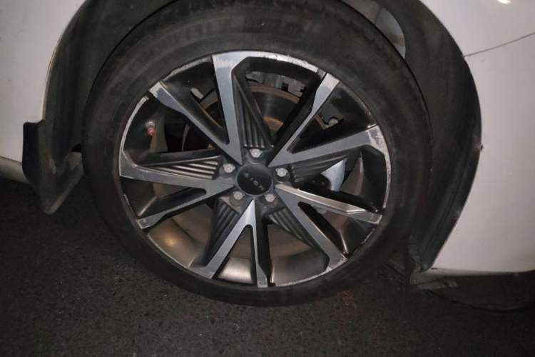 Used AION S Plus 2023 80 Tech Edition Ternary Lithium Right Front Wheel Hub