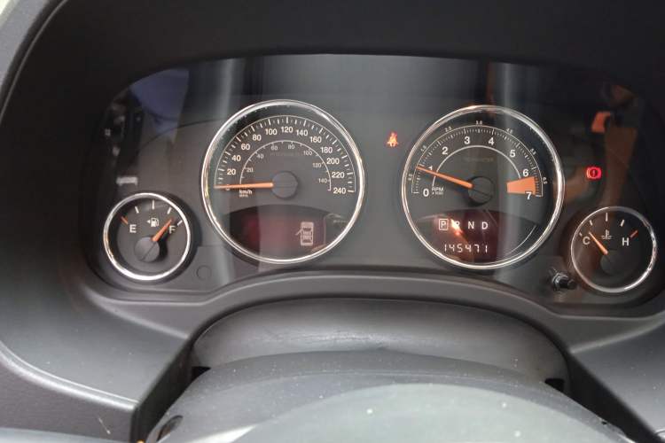 Used Jeep Compass 2014 2.4L four-wheel drive luxury version Instrument Cluster