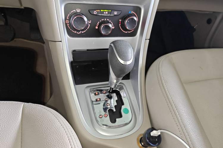 Used Peugeot 307 2013 Hatchback 1.6L Automatic Comfort Edition Gear Lever