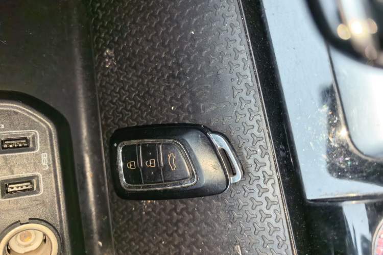 Used Dongfeng Aeolus AX7 2020 1.6T Automatic AI Navigation Model China VI Standard Vehicle Key