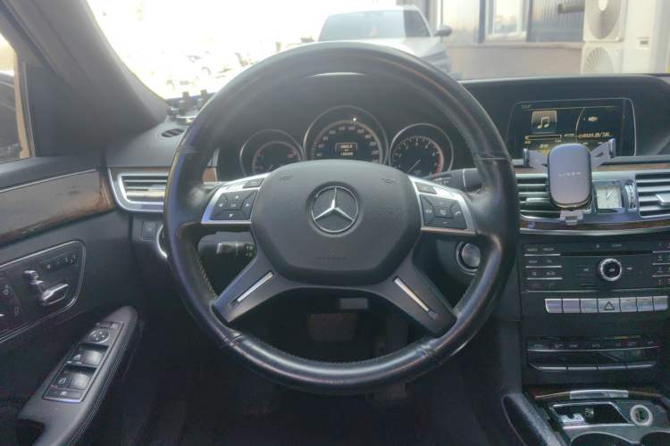 Used Mercedes-Benz E-Class 2015 Facelift E 200 L
