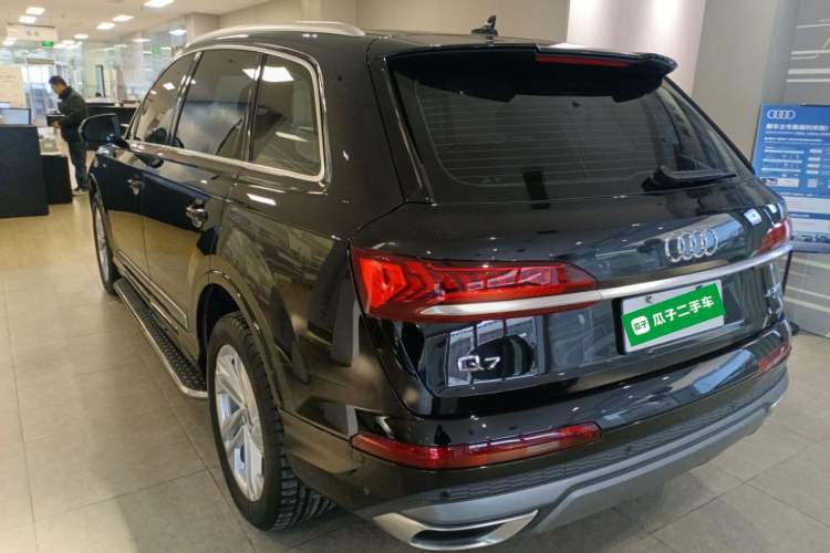 Used Audi Q7 2023 45 TFSI quattro S line Sport model
