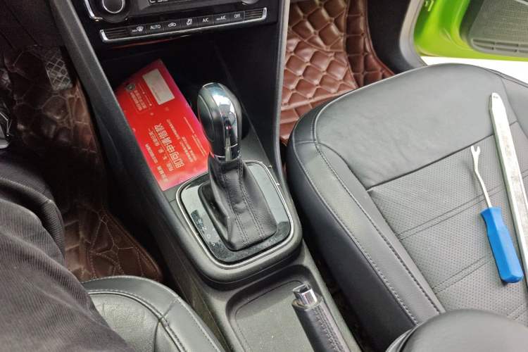 Used Volkswagen Polo 2014 1.6L Automatic Luxury Edition Gear Lever