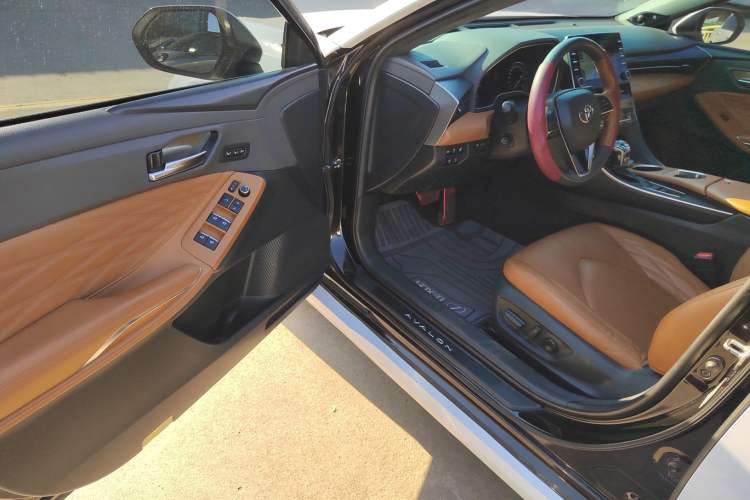 Used Toyota Avalon 2019 Dual-Engine 2.5L Limited Flagship Edition China V Standard Driver Seat