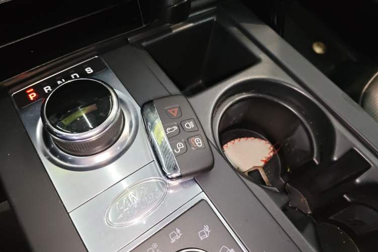 Used Land Rover Discovery 2017 3.0 SC V6 S Interior 1