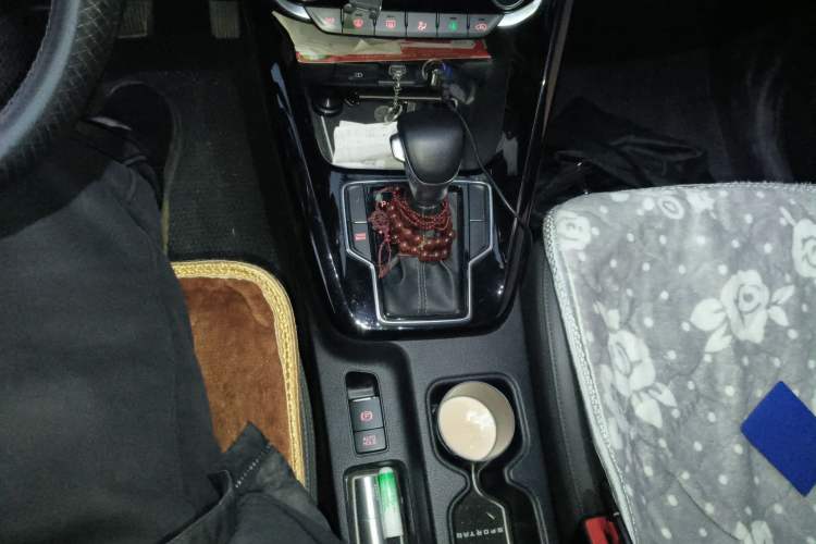 Used Kia Sportage R 2018 2.0L Automatic Smart Luxury Version China V Standard Gear Lever