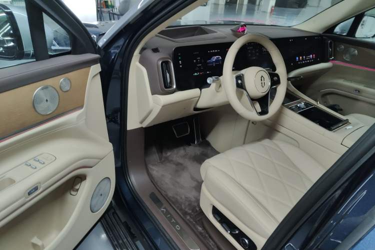 Used Hima AITO M9 2025 Extended-Range Ultra Version 52 kWh 6-Seater