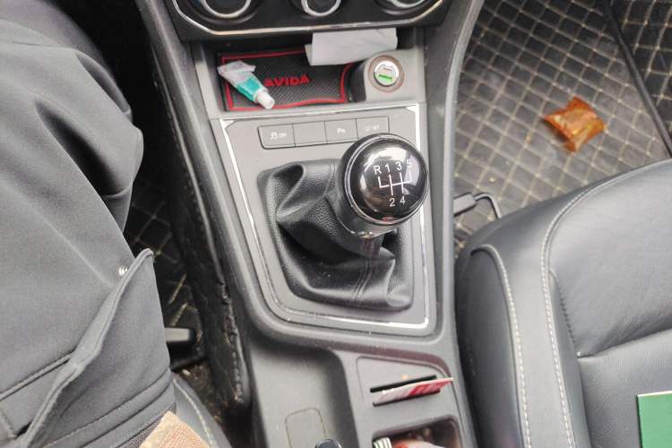 Used Volkswagen Lavida 2015 1.6L Manual Comfort Edition
