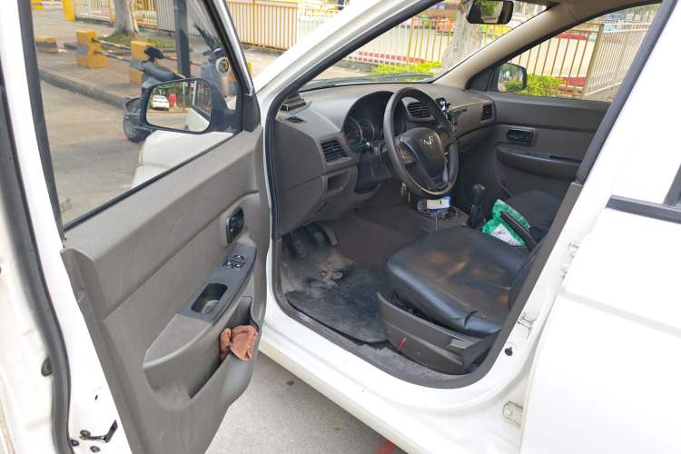 Used Wuling Hongguang 2015 1.5L S Base Model China IV
