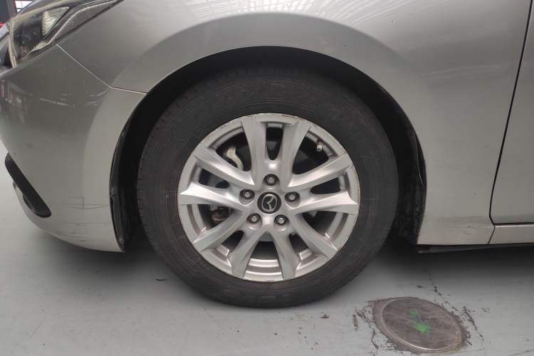 Used Mazda 3 Axela 2014 Sedan 1.5L Manual Comfort Model