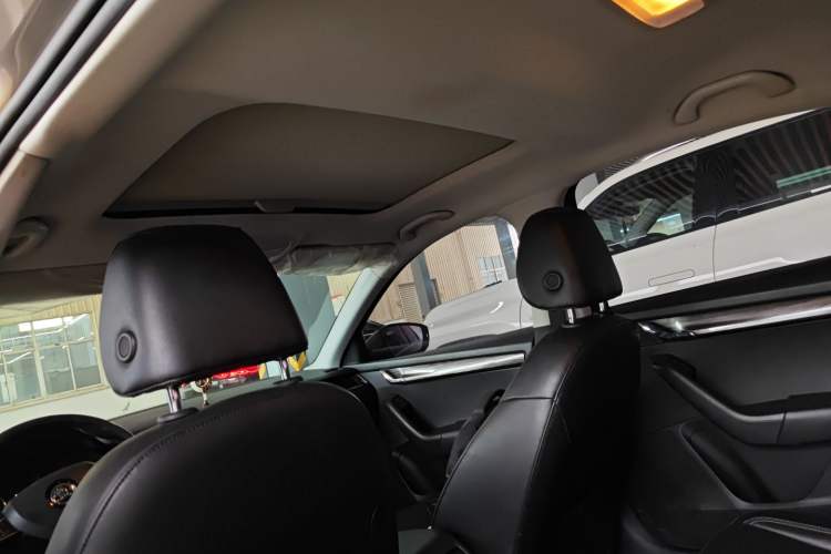 Used Skoda Octavia 2017 1.6L Automatic Chuanxing Edition Headliner