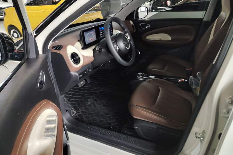 Used Wuling Bingo 2023 333 km Enjoyment Version Left Front Seat