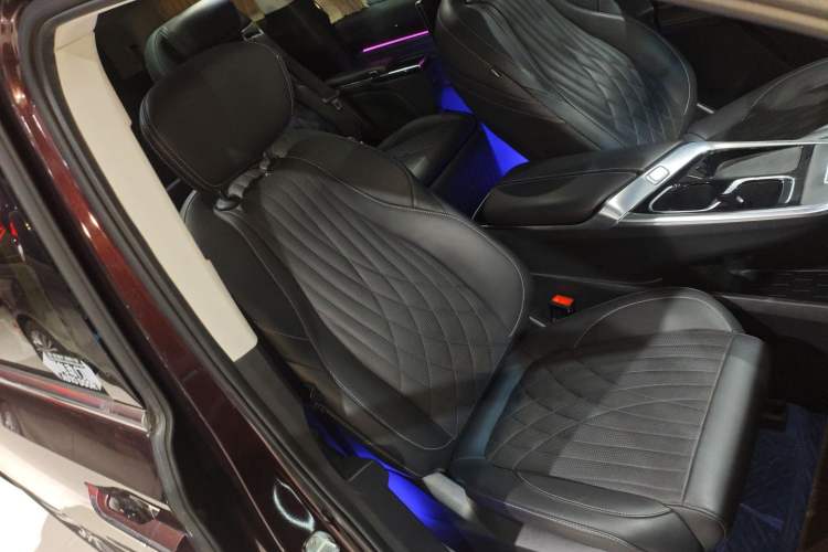 Used SAIC MAXUS G90 2022 2.0T Interstellar Seven-Seater Right Front Seat