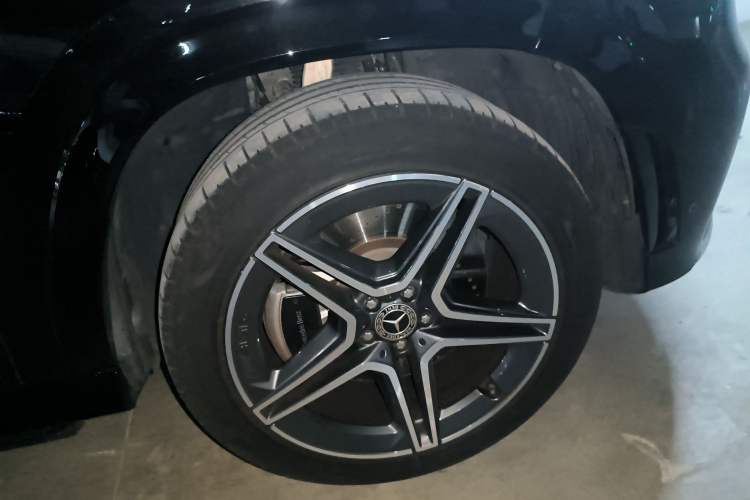 Used Mercedes-Benz GLS 2023 GLS 450 4MATIC Stylish Model Right Front Wheel Hub