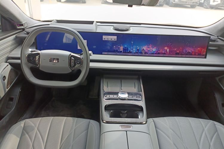Used Geely Galaxy E8 2025 700 km Long-Range Intelligent Driving Version Center Console
