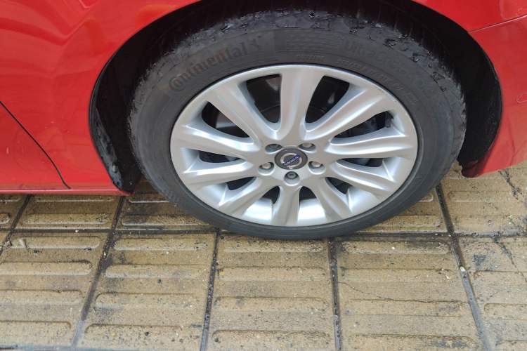 Used Volvo V40 2013 2.0T Zhiya Edition