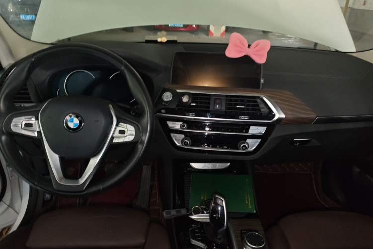 Used BMW X3 2019 xDrive28i Luxury Package Center Console