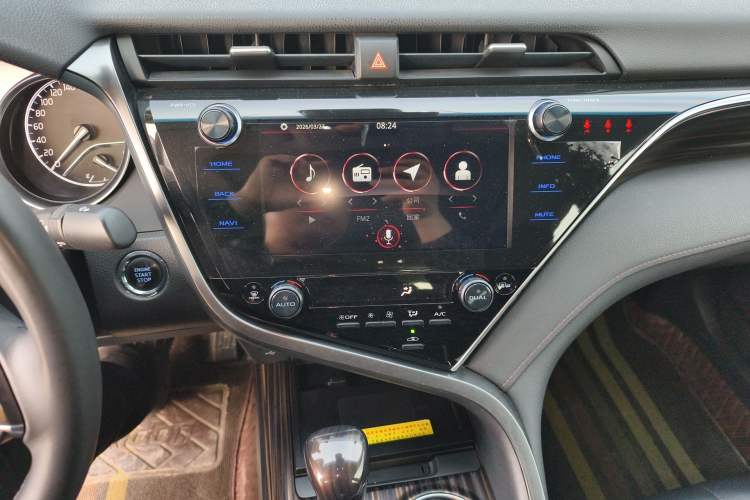 Used Toyota Camry 2019 2.5G Luxury Edition China V Standard Audio And AC Panel