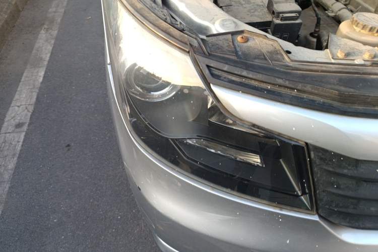 Used CHANGAN KAICHENG Ruixing M90 2021 2.0L Standard Version Flat-Top Liftgate 6-Seater LJ481Q6 Right Front Headlight