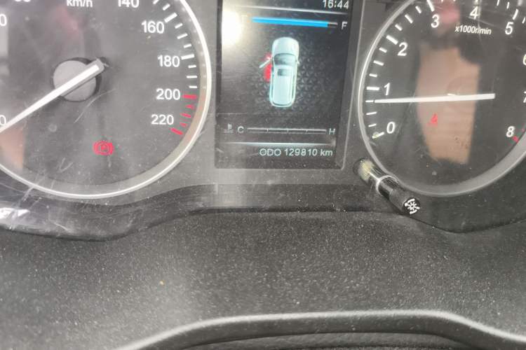 Used SWM X7 2016 1.8L Manual Luxury Edition 7 Seats Odometer Close Up