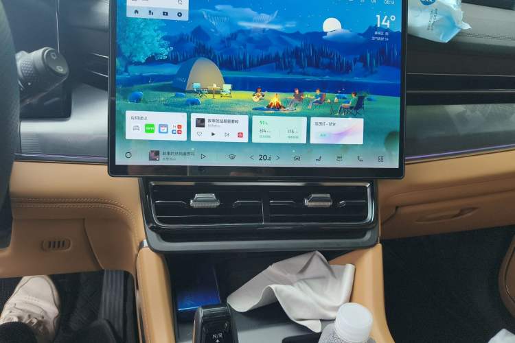 Used Lynk & Co 09 EM-P 2024 2.0TD EM-P Four-Wheel Drive PRO Seven-Seater Audio And AC Panel