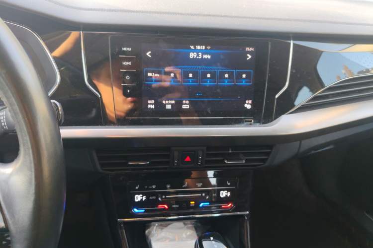 Used Volkswagen Passat New Energy 2020 430 PHEV Hybrid Elite Edition China VI Standard Audio And AC Panel