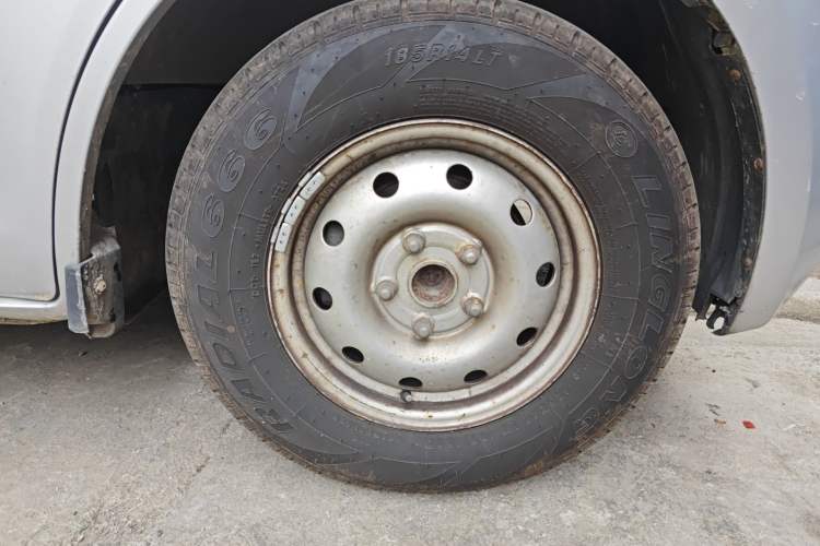 Used CHANGAN KAICHENG Ruixing M80 2018 1.5L Base Van Flat Roof Back-Hinged Doors 4G15S Right Front Wheel Hub