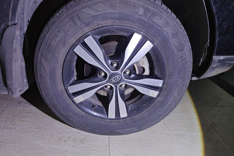 Used Kia Sportage 2011 2.0L Automatic Two-Wheel Drive GLS Right Front Wheel Hub