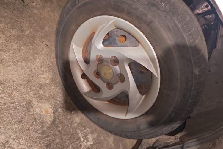 Used JAC Group Refine 2008 2.0L Shuttle Gasoline Basic Version with Single Air Conditioner Right Front Wheel Hub