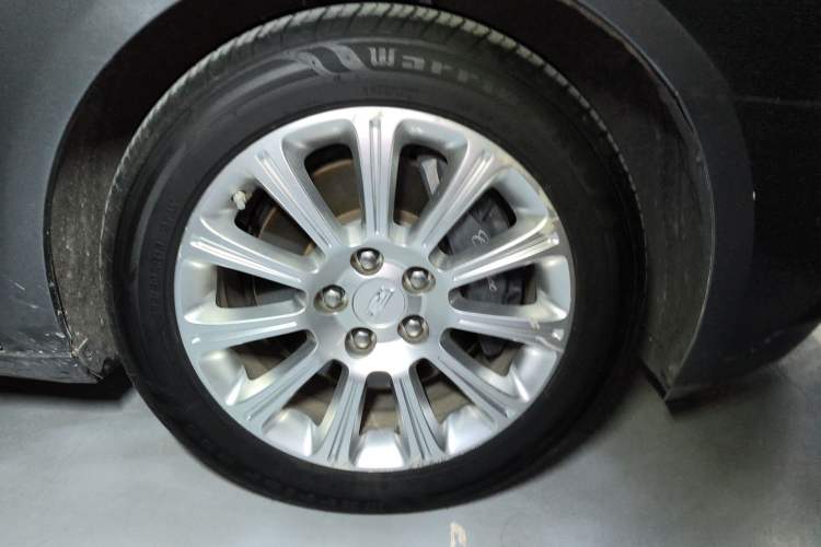 Used Cadillac XTS 2017 28T Tech Edition Right Front Wheel Hub