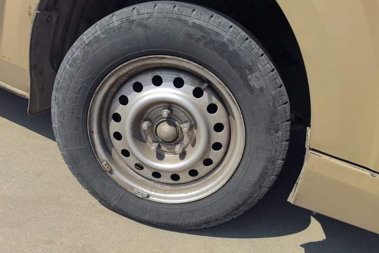 Used Foton Scenic G7 2020 2.4L Commercial Version Long Wheelbase High-Roof 2-Seat Van China VI Emission Standard 4K22D4M Right Front Wheel Hub