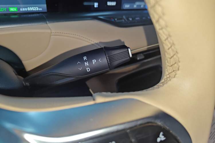 Used VOYAH FREE 2024 Ultra-Long Range Intelligent Driving Version Gear Lever