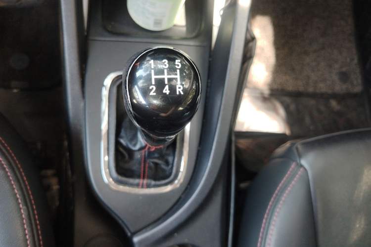 Used CHANGAN CS35 2016 1.6L Manual Luxury Model China IV Standard
