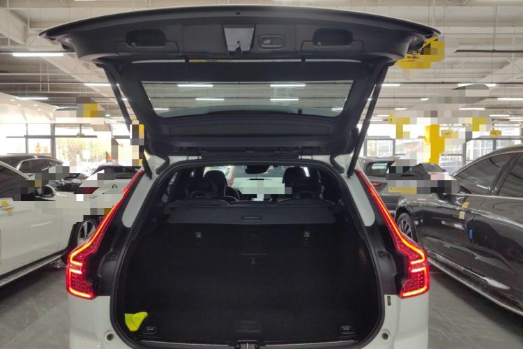 Used Volvo XC60 2019 T5 4x4 Smart & Dynamic Sport Edition China VI Standard