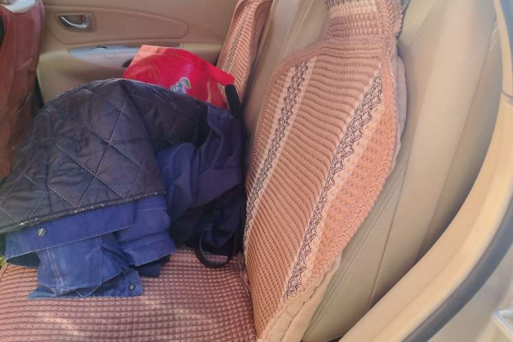 Used Hyundai Tucson 2009 2.0L Automatic Two-Wheel Drive with Sunroof Left Rear Seat