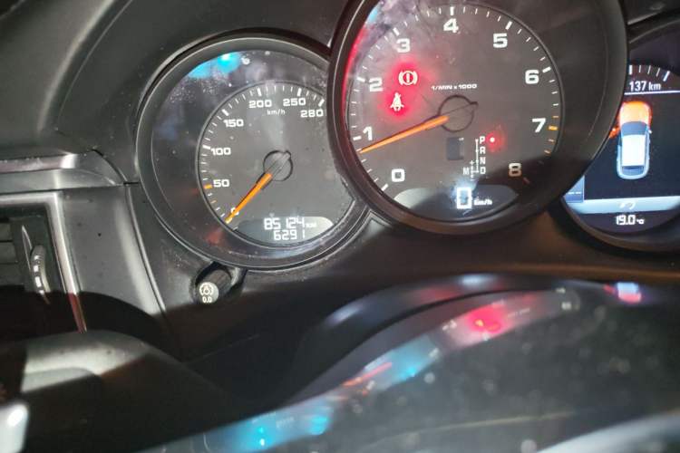 Used Porsche Macan 2016 Macan 2.0T Odometer Close Up